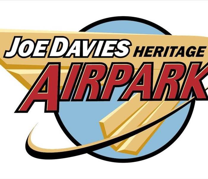El logo del Joe Davis Heritage Airpark.